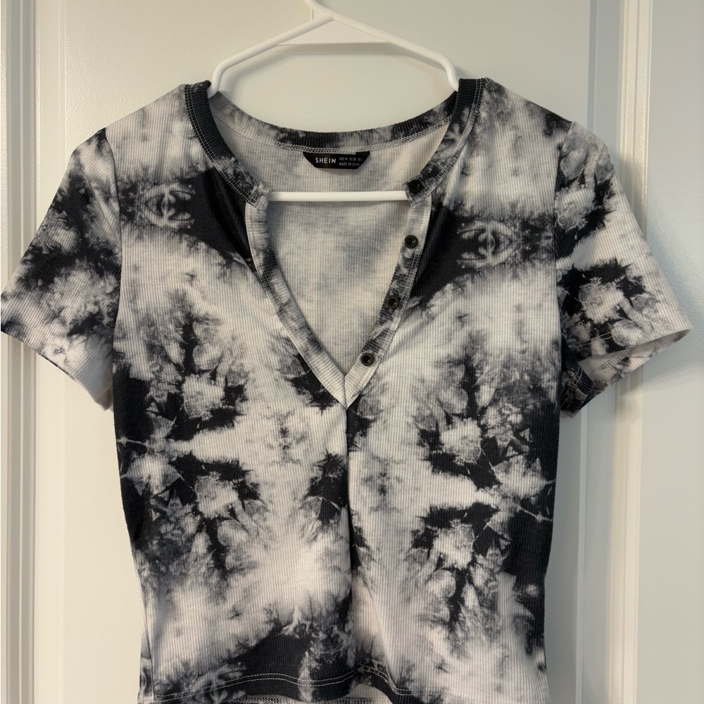 SHEIN Black and White Fitted Crop Top